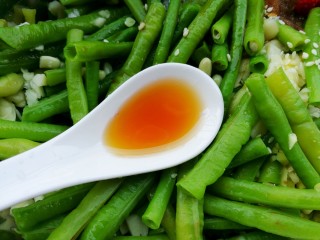 11、凉拌豆角,一勺芝麻油。