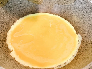 6、秘制蛋炒饭,冷锅热油，放入鸡蛋