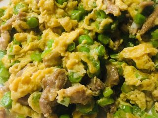 12、豆角猪肉炒鸡蛋,上碟啦,色香味俱全呢。