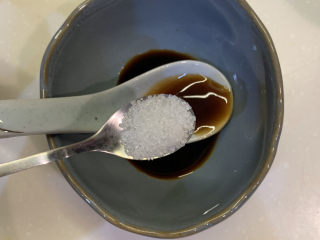 7、盐焗手撕鸡,半勺白糖