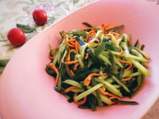 15、炝拌三丝,盛盘。爽口入味。