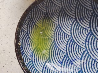 10、酸辣黄瓜条,用手挤干黄瓜条的水分，这一步忘拍照片了，抱歉