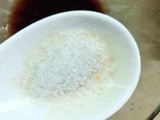 13、芹菜拌腐竹,小半勺白糖。