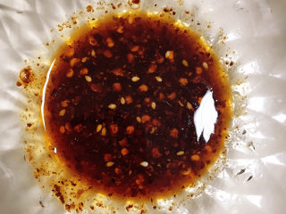 16、芹菜拌腐竹,拌匀