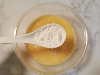 8、虾仁跑蛋,加一勺淀粉