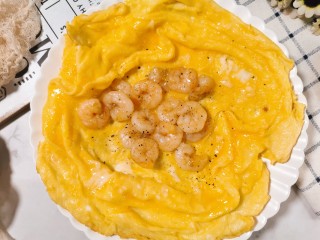 14、虾仁跑蛋,蛋液凝固即可