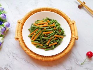 11、凉拌豇豆,口感特别好。