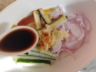 16、无骨鸡爪,1汤匙醋。