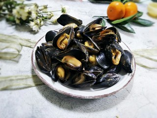 15、原汁贻贝,装一盘上桌，很好的下酒菜。