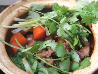 13、胡萝卜炖排骨,加入香菜，之马关火