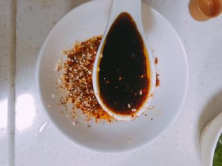 27、家庭自制凉皮,然后加入三勺生抽