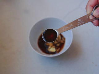 7、凉拌裙带菜,米醋二十毫升,去腥增香