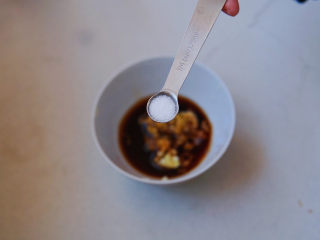 8、凉拌裙带菜,一克盐调味