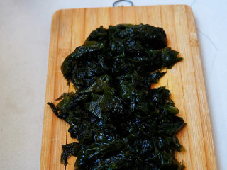 12、凉拌裙带菜,海裙带切成大块