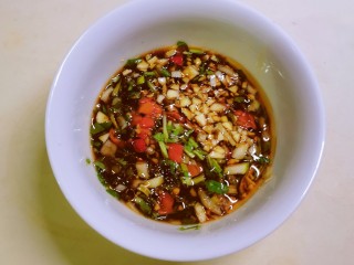 15、凉拌黄瓜卷,搅拌均匀