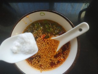 18、手撕鸡胸肉,适量盐