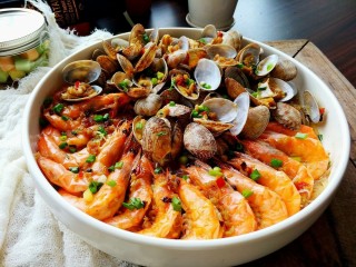 16、蒜蓉蒸大虾,颜值爆表，色香味俱全，好看又好吃