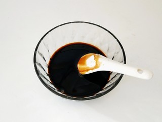 4、香辣脆生~酱黄瓜,老抽，白醋，蜂蜜混和