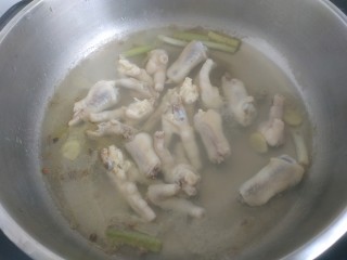 10、百香果柠檬鸡爪,大火烧开15分钟关火