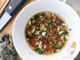 8、皮蛋豆腐,放过豆腐水的料汁