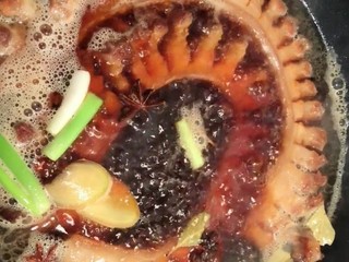 10、啤酒五花肉,中小火盖盖炖煮四十分钟