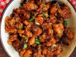 9、干煸鸡,最后撒点儿芝麻特别香