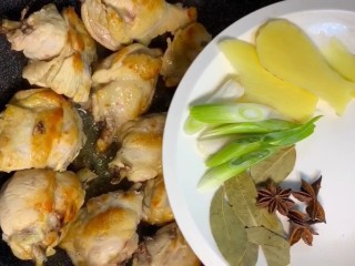 6、可乐鸡翅根,加葱姜，八角，香叶