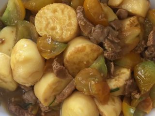 13、脆皮日本豆腐,倒入生抽，盐，小勺清水焖三分钟