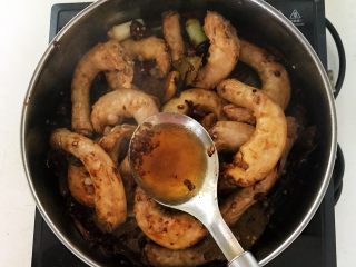 14、香辣卤鸡脖,加入1勺料酒