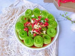 16、凉拌黄瓜卷,简单又爽口的黄瓜卷赶紧来露一手。