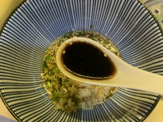 12、凉拌黄瓜卷,2勺醋