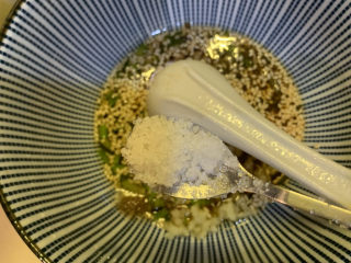 14、凉拌黄瓜卷,糖1勺