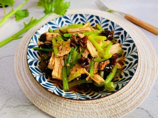 16、腐竹拌芹菜,清香爽口开胃消食