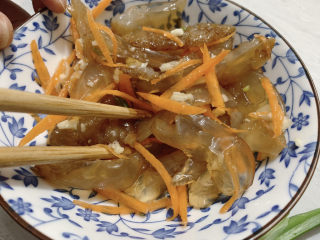 12、凉拌海蜇头,搅拌均匀