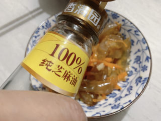 13、凉拌海蜇头,最后可加少许芝麻油提香