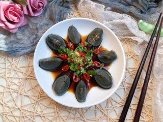 15、尖椒皮蛋,可以了,上桌吧!