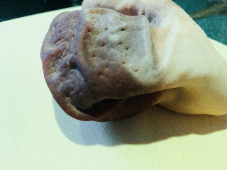 3、胡椒猪肚鸡,猪肚用小苏打、酒、盐，洗净；