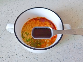 10、腐竹拌芹菜,加蚝油一勺。