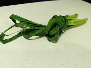 4、凉拌牛百叶,葱结一个；