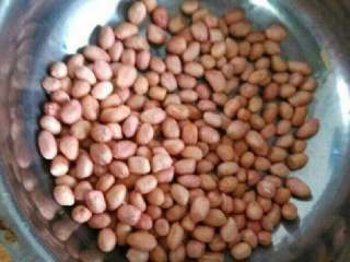 2、宫保鸡丁,准备花生米