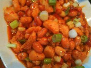 11、宫保鸡丁,起锅加入炒好的花生米拌一下