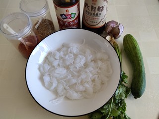 1、凉拌魔芋丝,准备原料