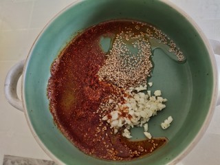 7、凉拌魔芋丝,热油泼在上面