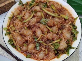 12、凉拌魔芋丝,拌匀