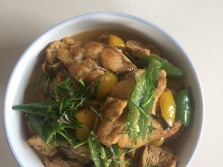 16、红烧鲻鱼,装入盆中即可