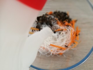 6、木耳拌粉丝,白醋