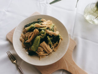 14、凉拌腐竹黄瓜,成品图