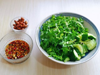 9、蒜泥黄瓜,准备工作完成。