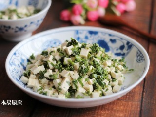 16、香椿拌豆腐,软嫩的豆腐搭配清香的香椿芽儿，吃一口，唇齿留香。