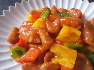 23、菠萝咕咾肉,色泽漂亮，甜酸可口，